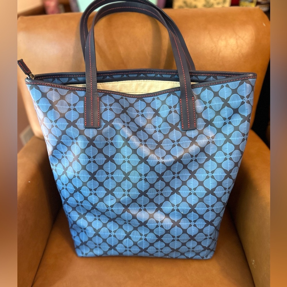 Stylish Blue Patterned Tote Bag - Picture 10 of 10